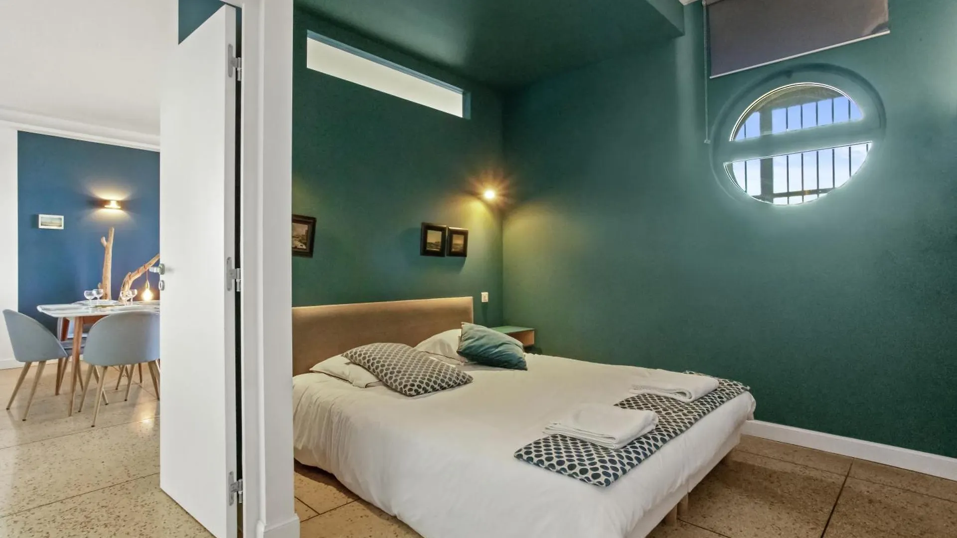 Unique Appartement Pieds Dans L'Eau Frejus 0*,  France